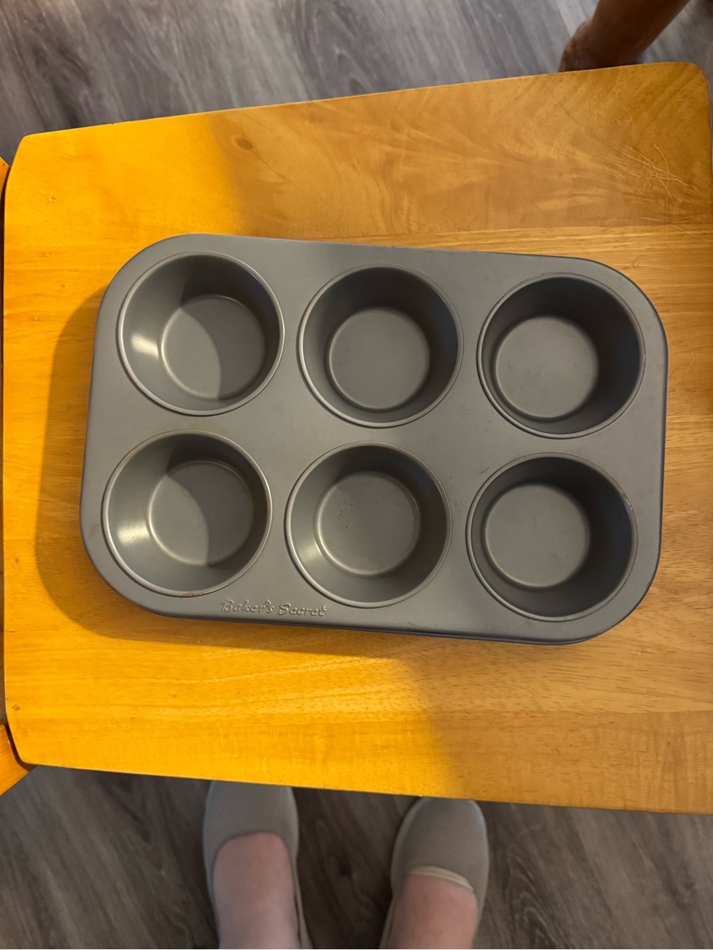 Baker's Secret 6-Cup Muffin Pan - Gray